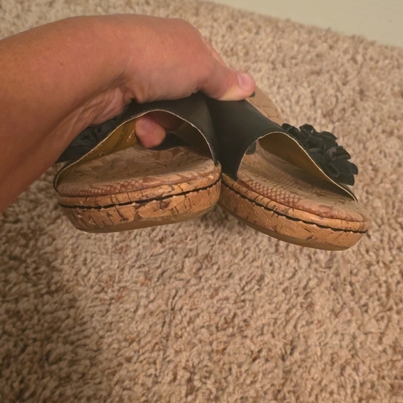 b.o.c. Born Concept Women's Black Leather Floral Wedges Size 11 (#10) - Picture 8 of 12